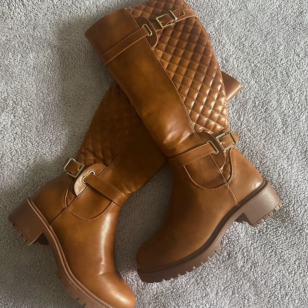 Knew High faux leather boots with cross cross stitch and buckles - Picture 2 of 3